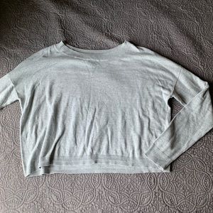 🛍 GAP Light Gray Crop Sweater, Medium